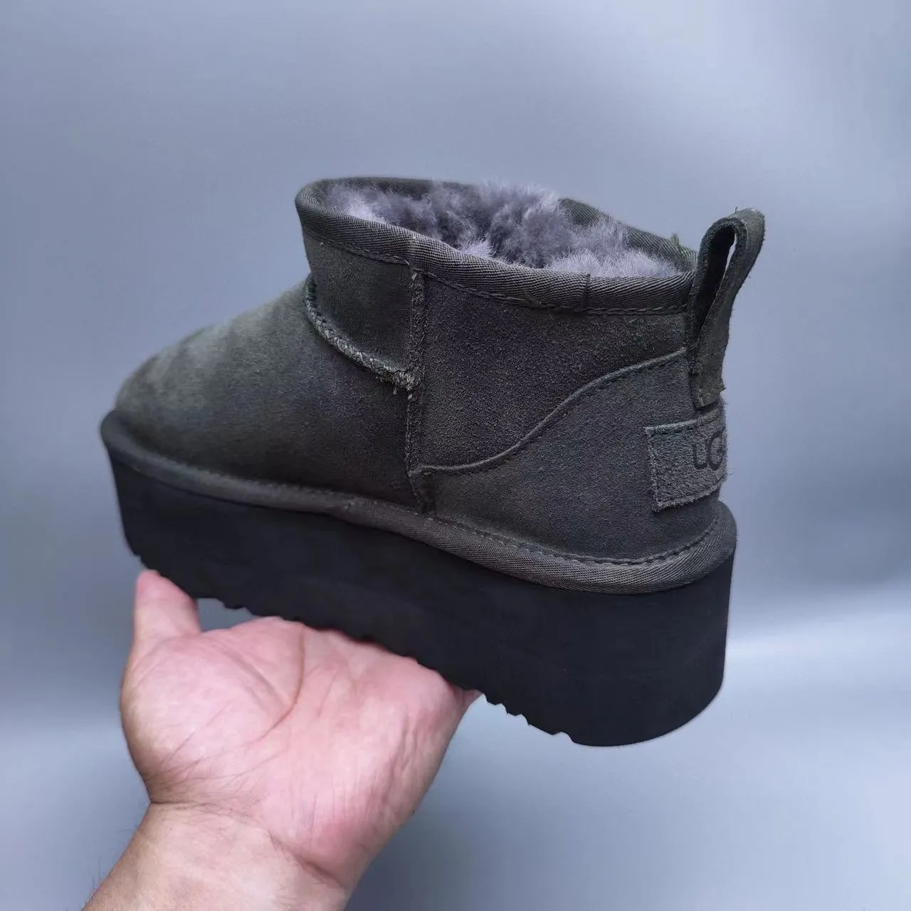 UGG 军绿 黑色 麂皮鞋面 羊毛衬里 雪靴 6