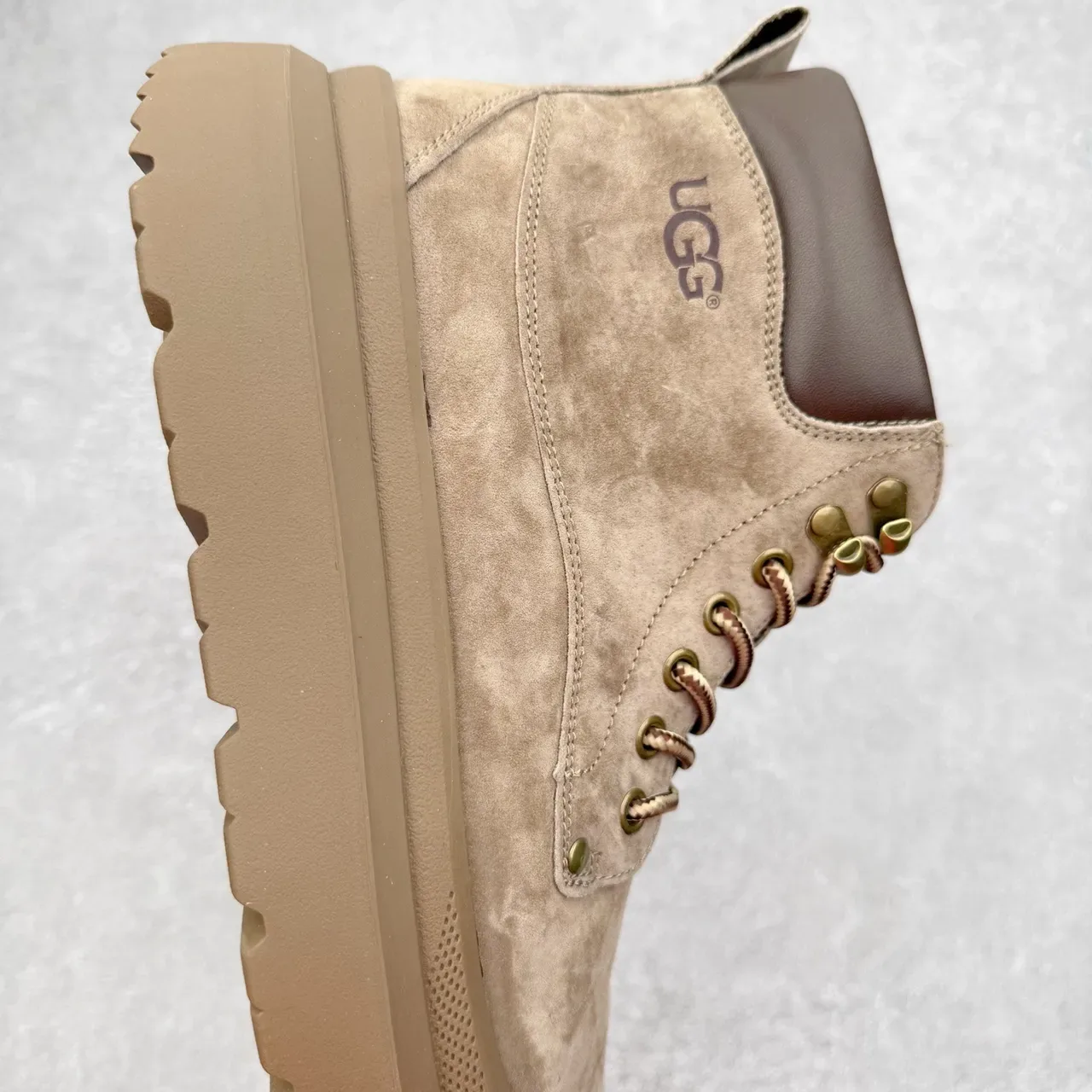 UGG Botas de Ante Beige Plataforma con Cordones 3