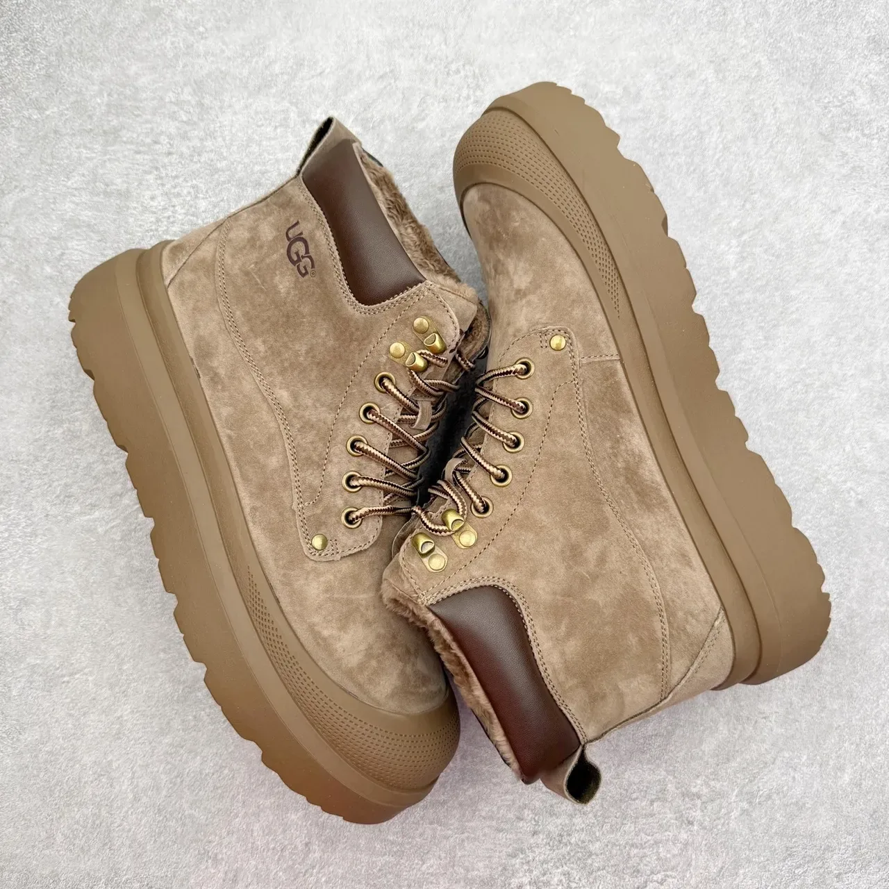 UGG Botas de Ante Beige Plataforma con Cordones 5