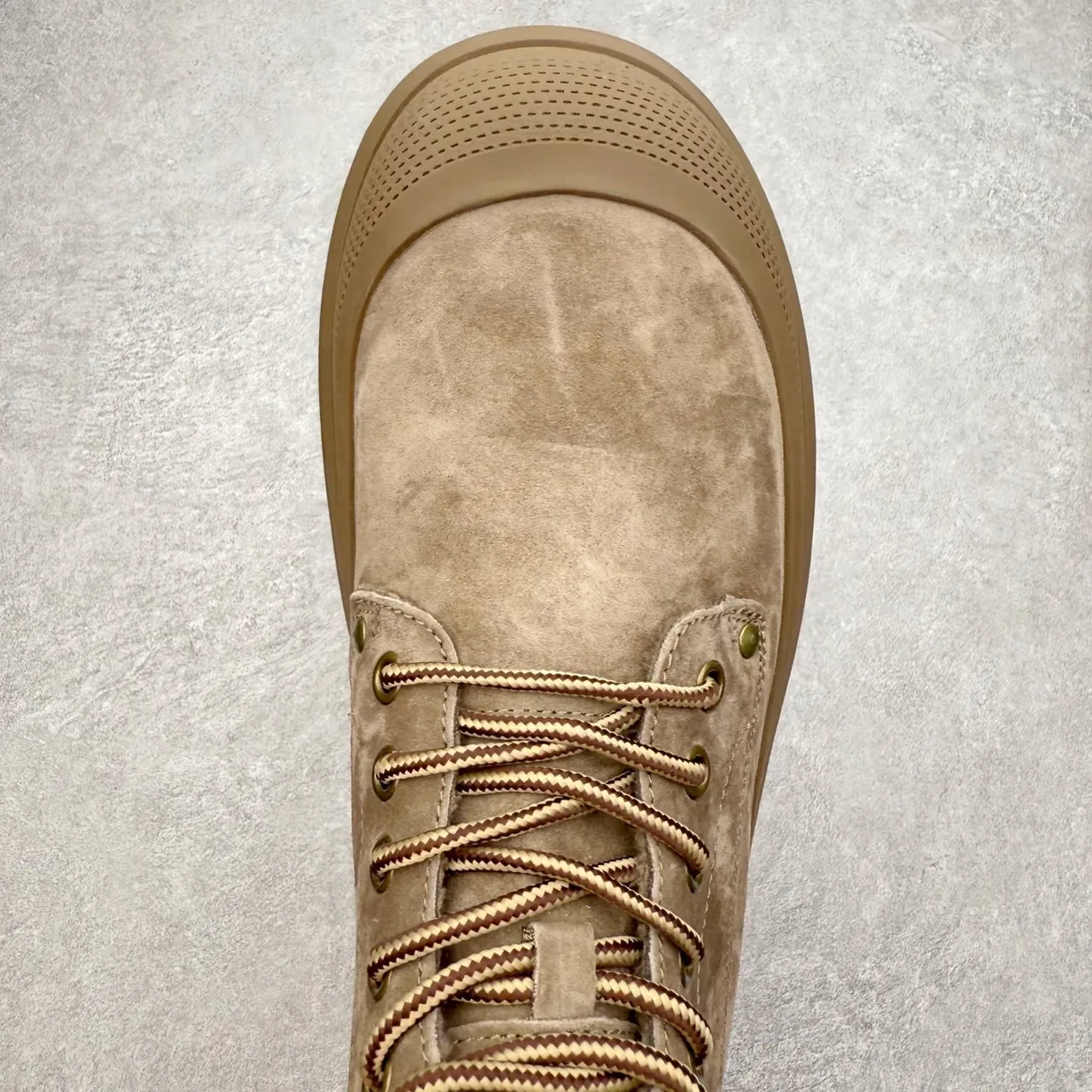 UGG Botas de Ante Beige Plataforma con Cordones 9