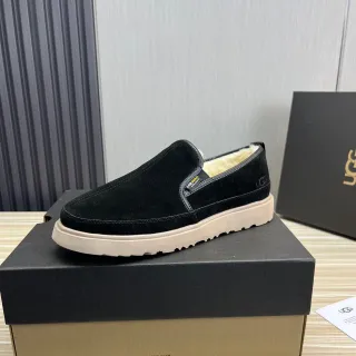 UGG Negro y Beige Ante Superior Forrado con Piel de Cordero Mocasín