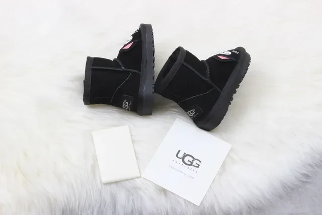 UGG ক্যাট ফেস এপ্লিকে কালো স্নো বুটস 3