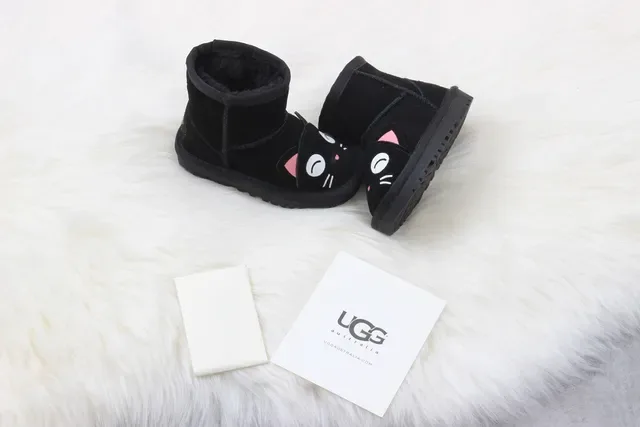 UGG ক্যাট ফেস এপ্লিকে কালো স্নো বুটস 4