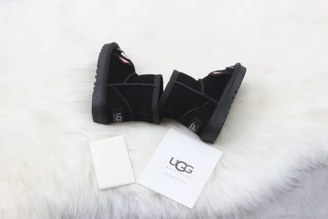 UGG ক্যাট ফেস এপ্লিকে কালো স্নো বুটস 5