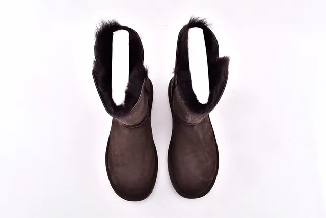 UGG Classic Mini 棕色麂皮羊毛内里雪靴 3