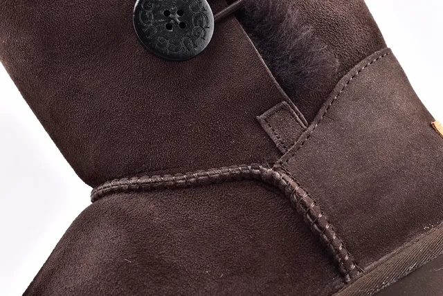 UGG Classic Mini 棕色麂皮羊毛内里雪靴 4