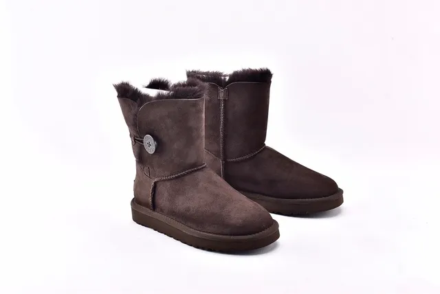 UGG Classic Mini 棕色麂皮羊毛内里雪靴 9