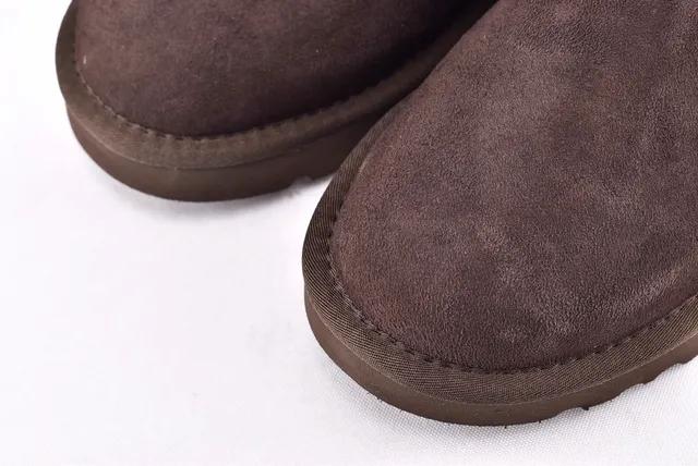 UGG Classic Mini 棕色麂皮羊毛内里雪靴 10