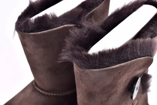 UGG Classic Mini 棕色麂皮羊毛内里雪靴 11