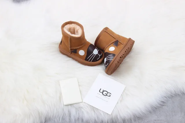 UGG क्लासिक मिनी कैट फेस ब्राउन स्नो बूट्स 5