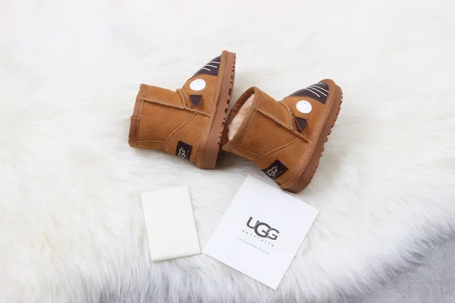 UGG क्लासिक मिनी कैट फेस ब्राउन स्नो बूट्स 6