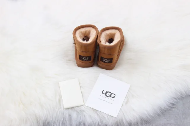 UGG क्लासिक मिनी कैट फेस ब्राउन स्नो बूट्स 7