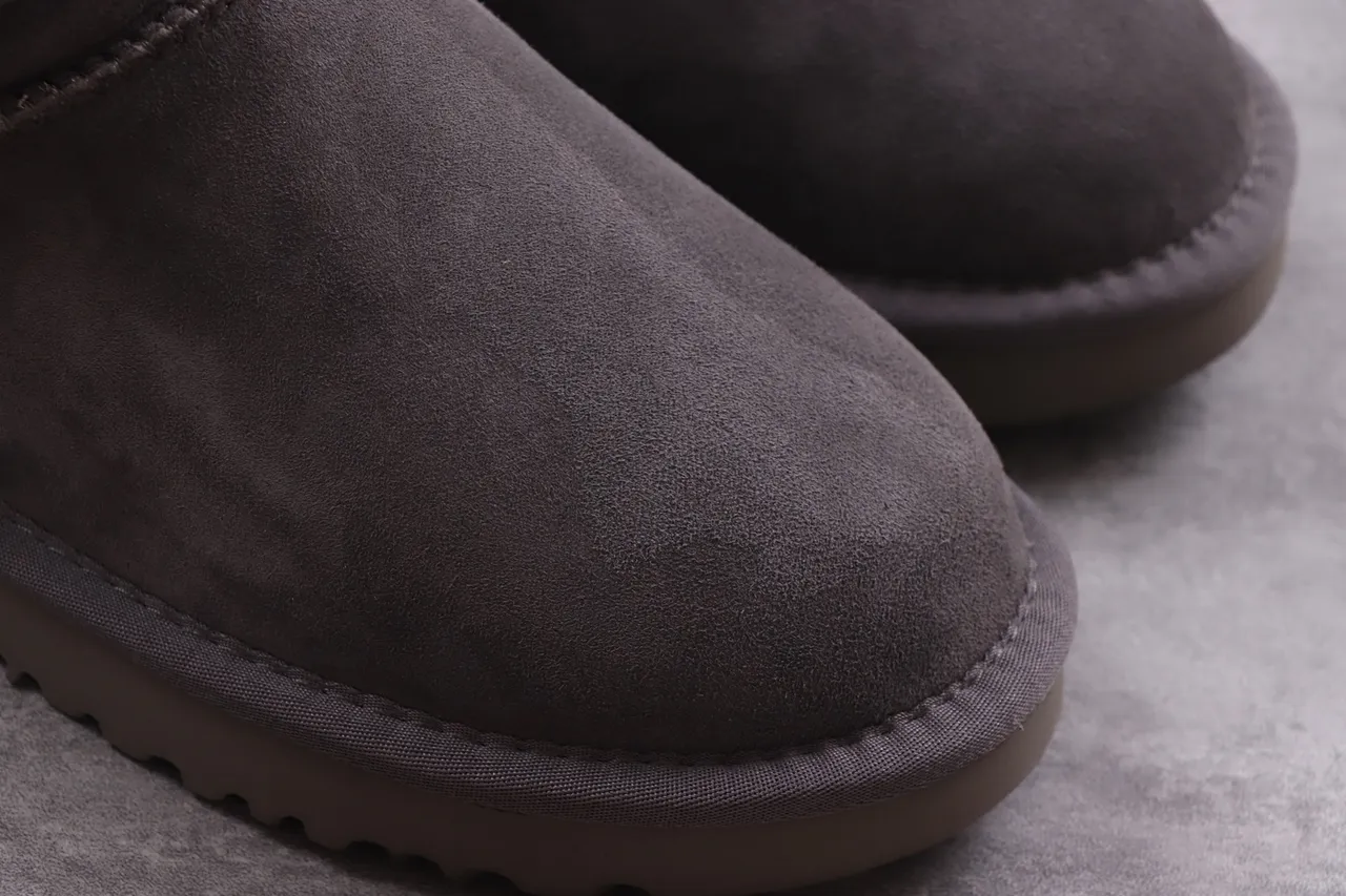 UGG Classic Short Charcoal Gray Suede Snow Boots 7