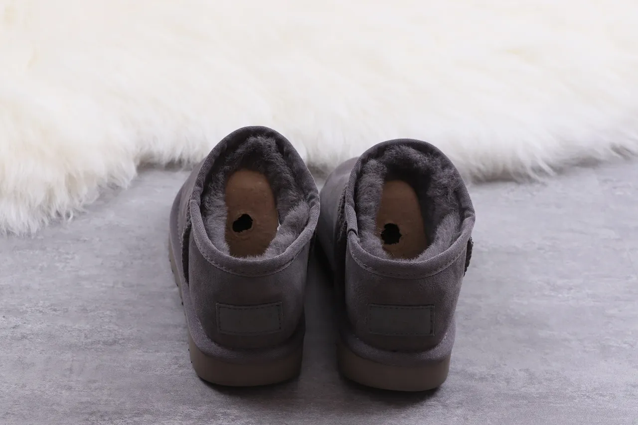UGG Classic Short Charcoal Gray Suede Snow Boots 8
