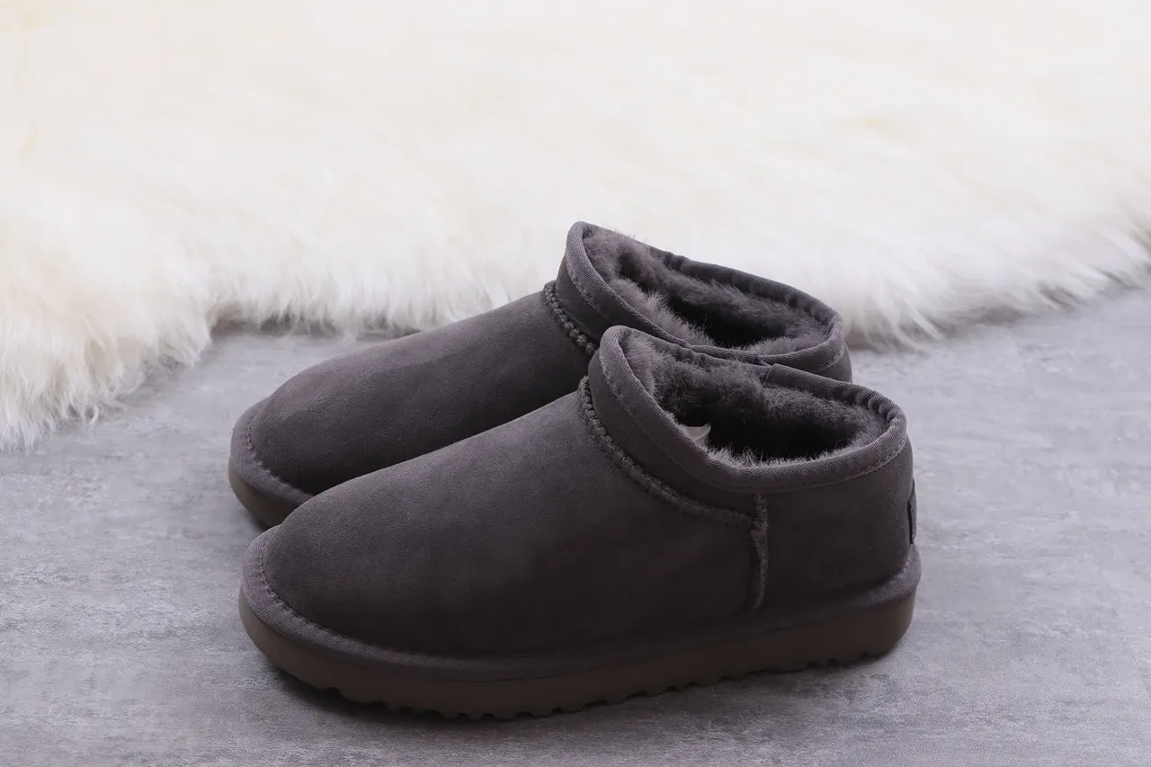 UGG Classic Short Charcoal Gray Suede Snow Boots 10