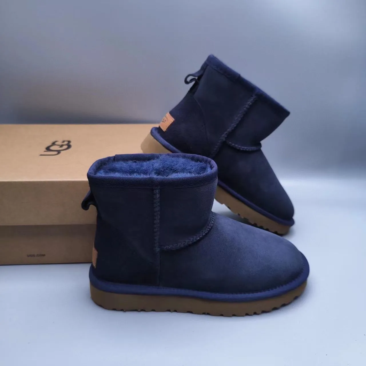 UGG Botas de Nieve Navy Brown en Ante con Forro de Cordero y Puño 2