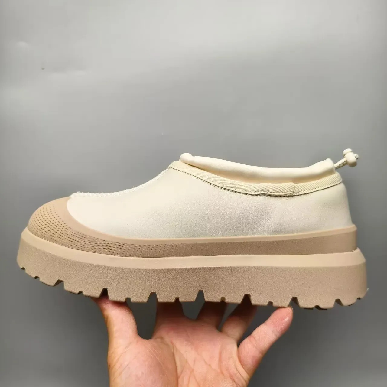 UGG Tasman Beige Bottes de Neige Slip-On Plateforme 3