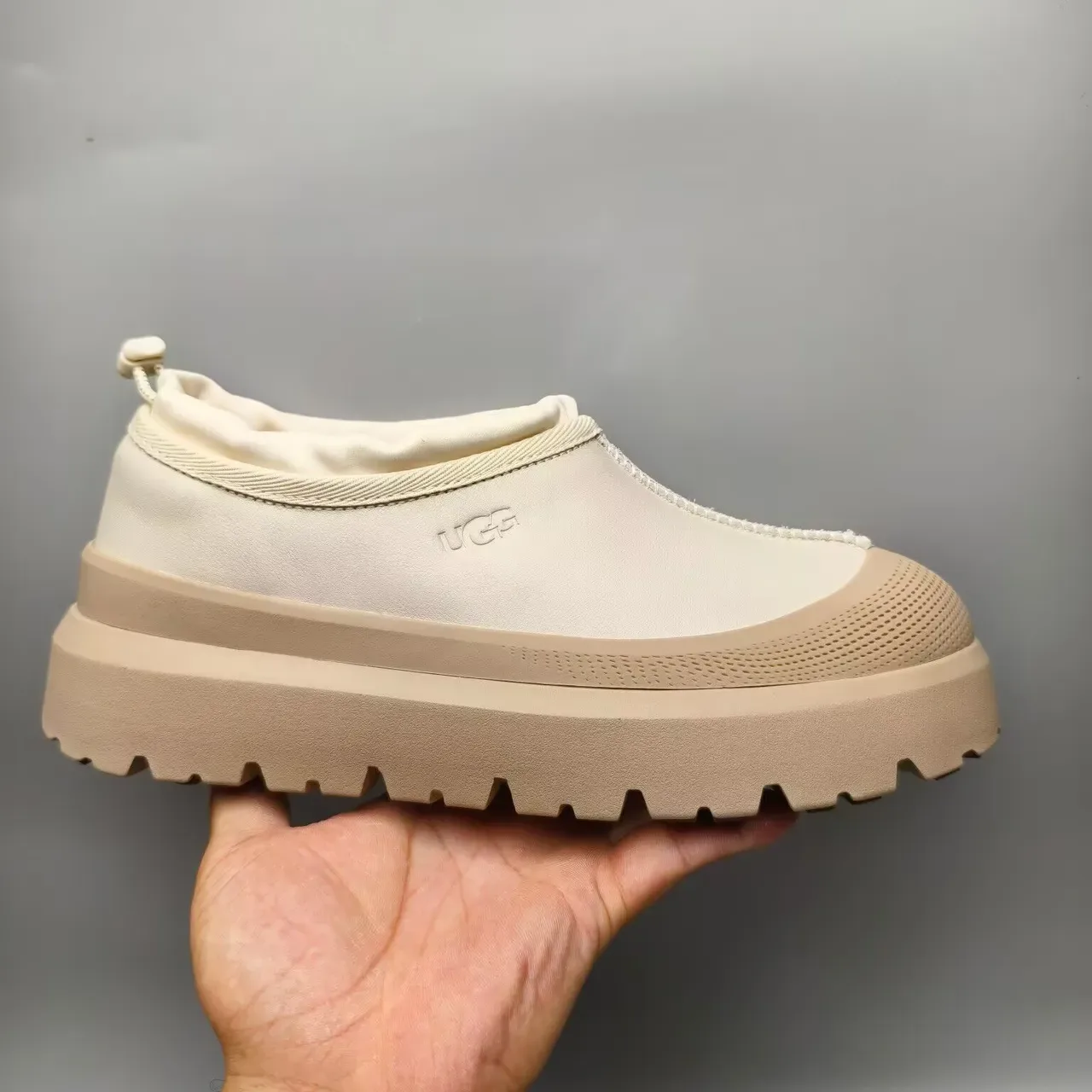 UGG Tasman Beige Bottes de Neige Slip-On Plateforme 4
