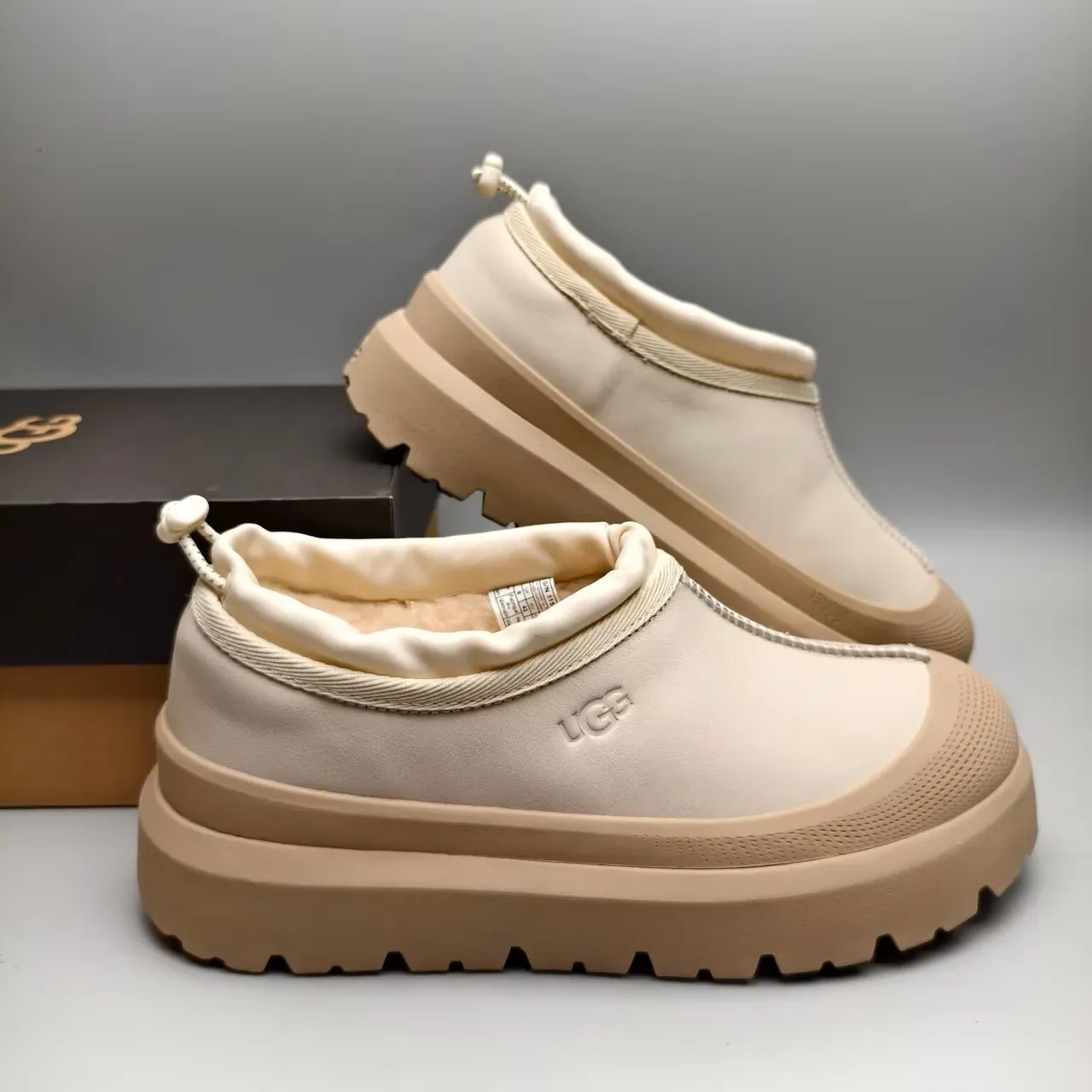 UGG Tasman Beige Bottes de Neige Slip-On Plateforme 6