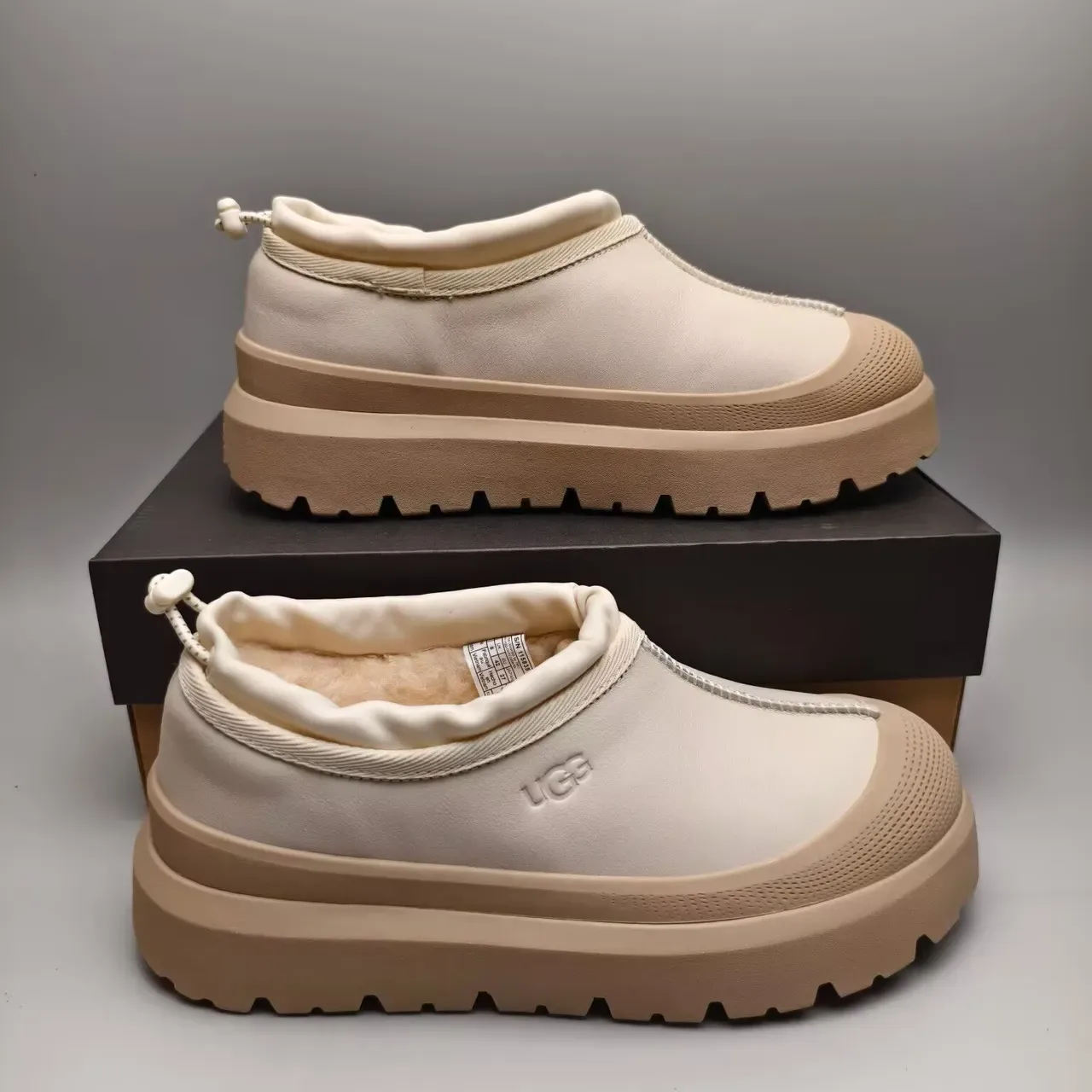 UGG Tasman Beige Bottes de Neige Slip-On Plateforme 7