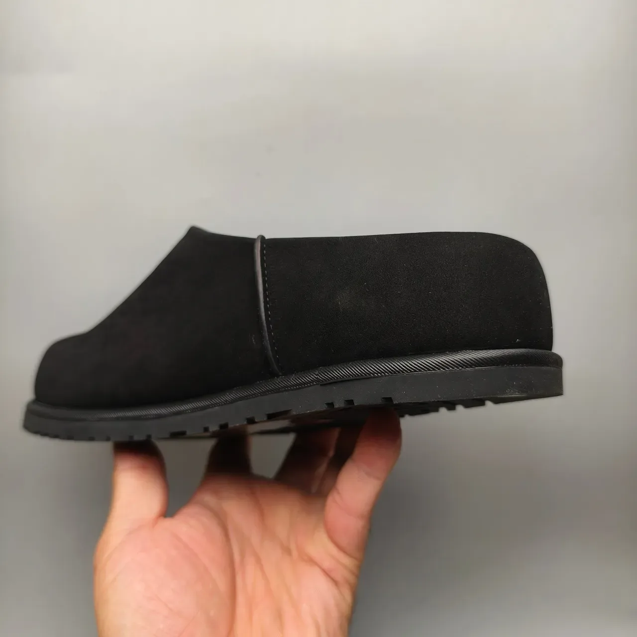 UGG Tasman Chaussures Casuales Daim Noir avec Élastique sur le Coté 4