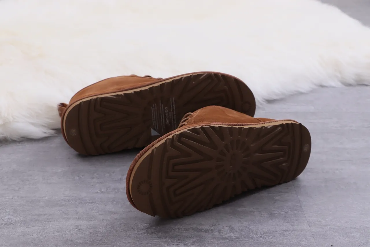 UGG Tasman Bottes de cheville en daim châtain fourrées en mouton à lacets 3