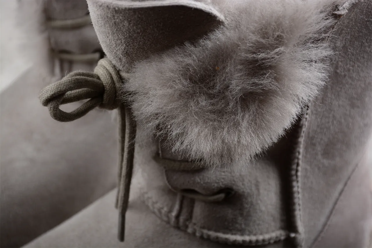 UGG Tasman 浅灰麂皮羊毛内里系带雪靴 2