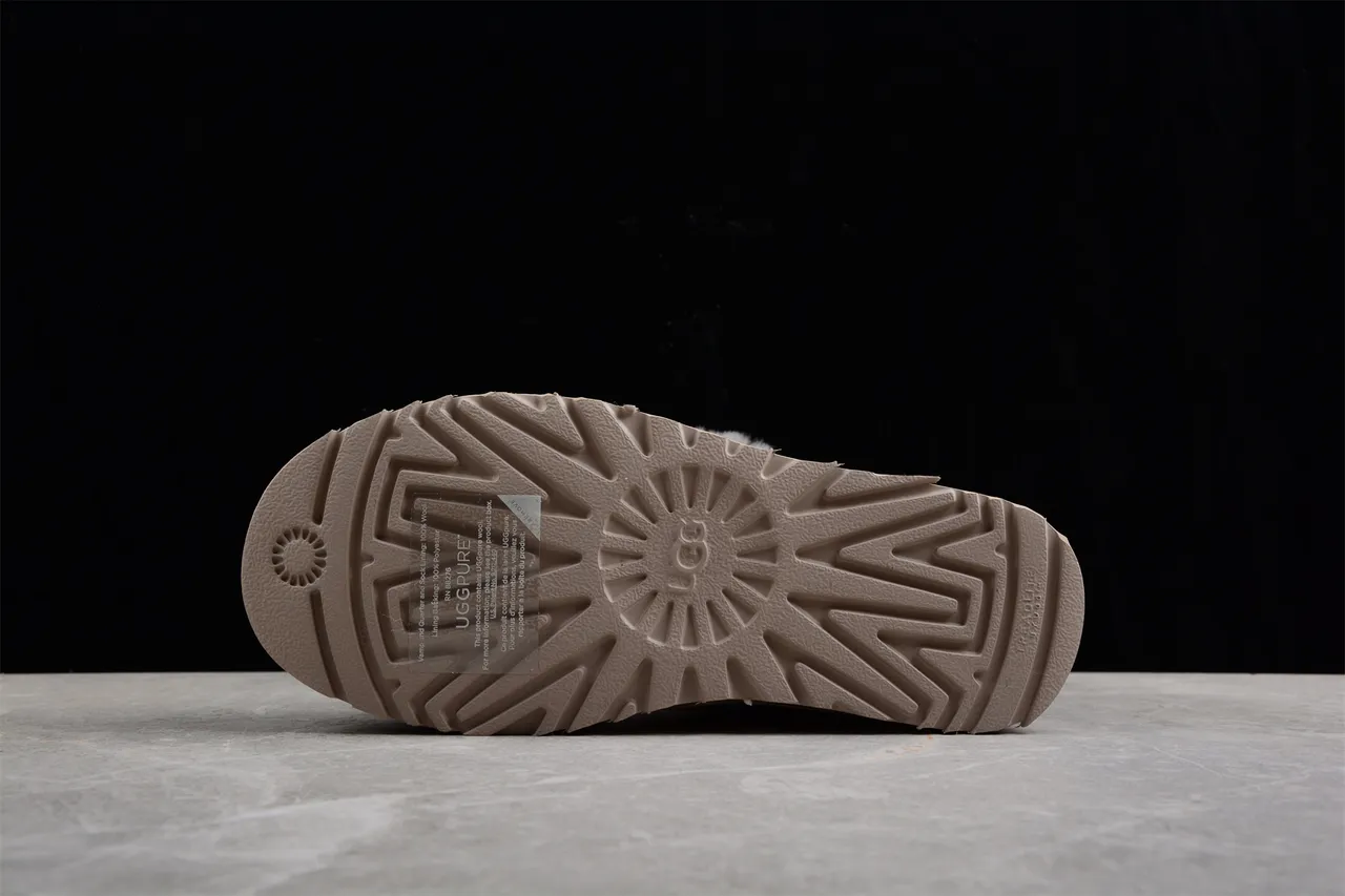 UGG Tasman 浅灰麂皮羊毛内里系带雪靴 7