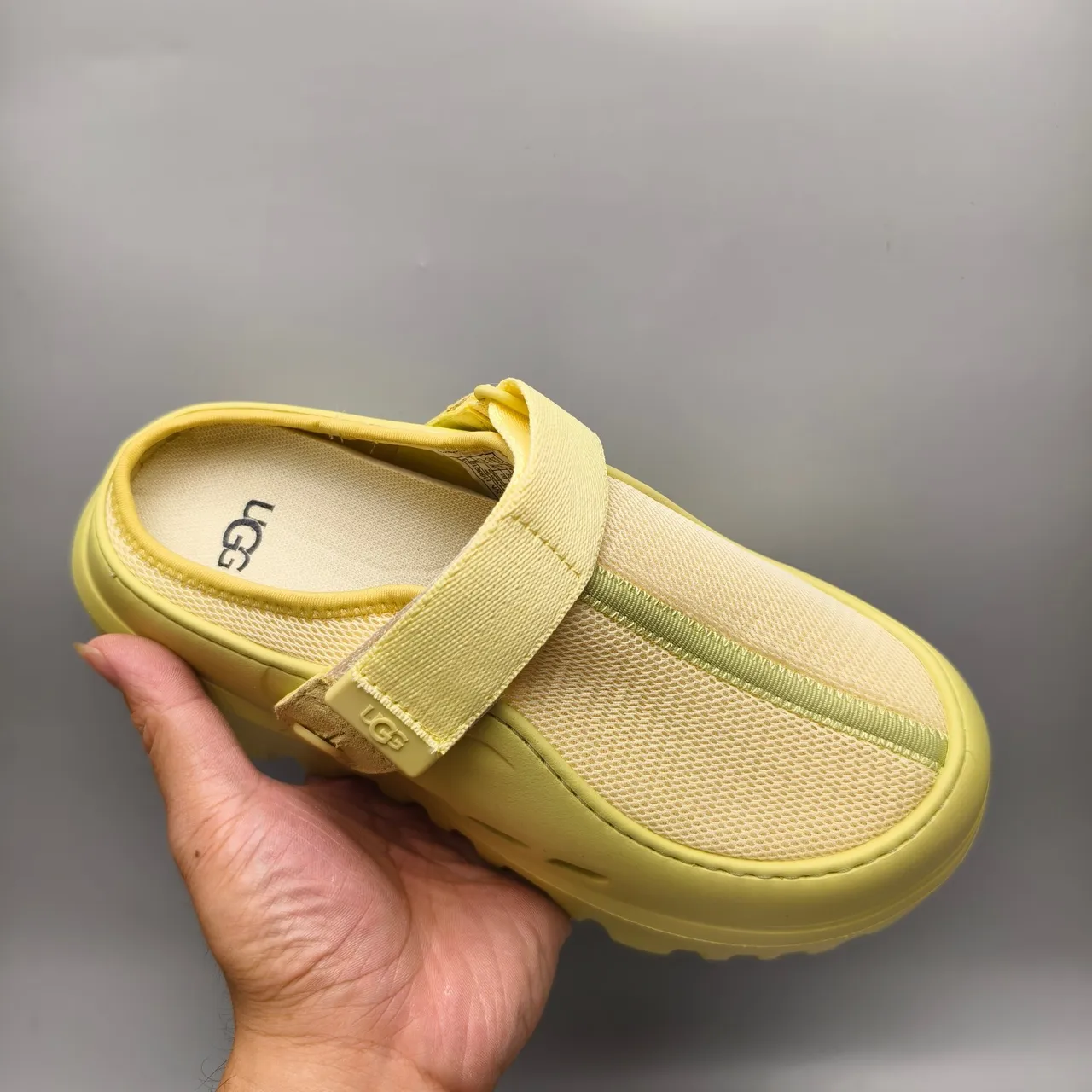 UGG Tasman Clog de malla color amarillo lima 4
