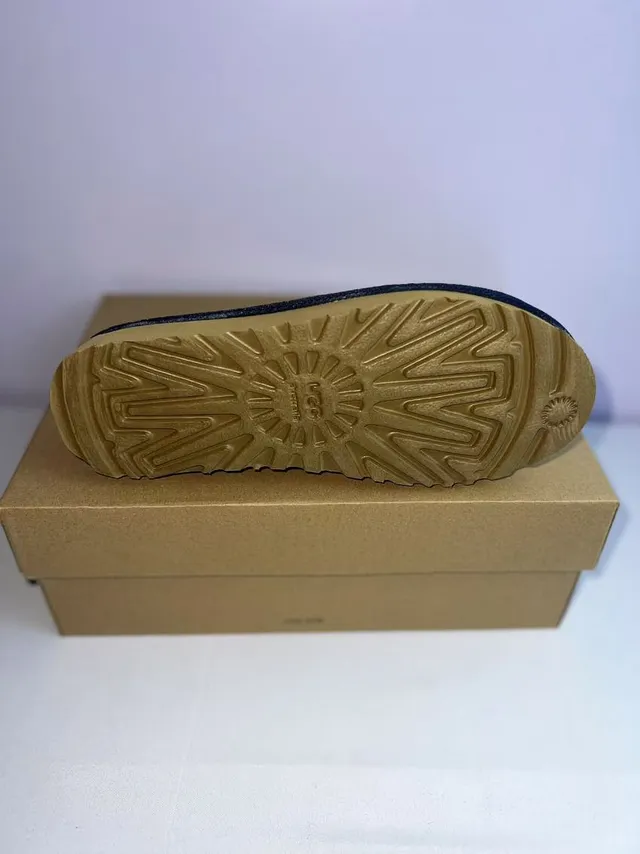 UGG Tasman Navy Beige Tige daim Tressé Blanc Et Noir Garniture Chaussons 3
