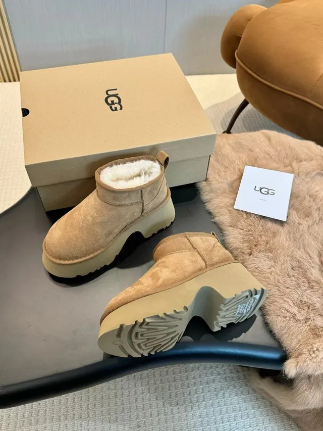 UGG Ultra Mini Beige White Platform Sole Suede Upper Snow Boots 2