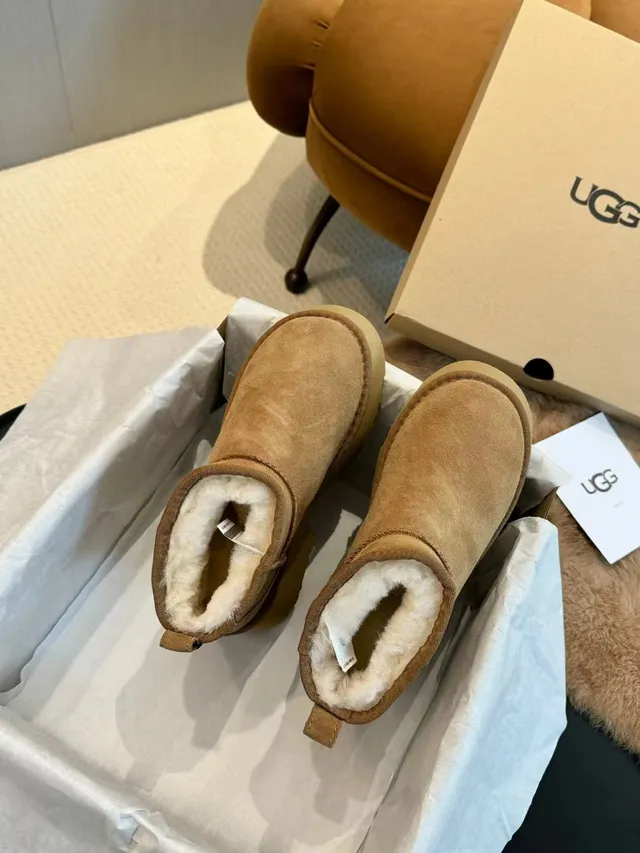 UGG Ultra Mini Beige White Platform Sole Suede Upper Snow Boots 3