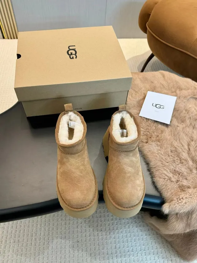 UGG Ultra Mini Beige White Platform Sole Suede Upper Snow Boots 4