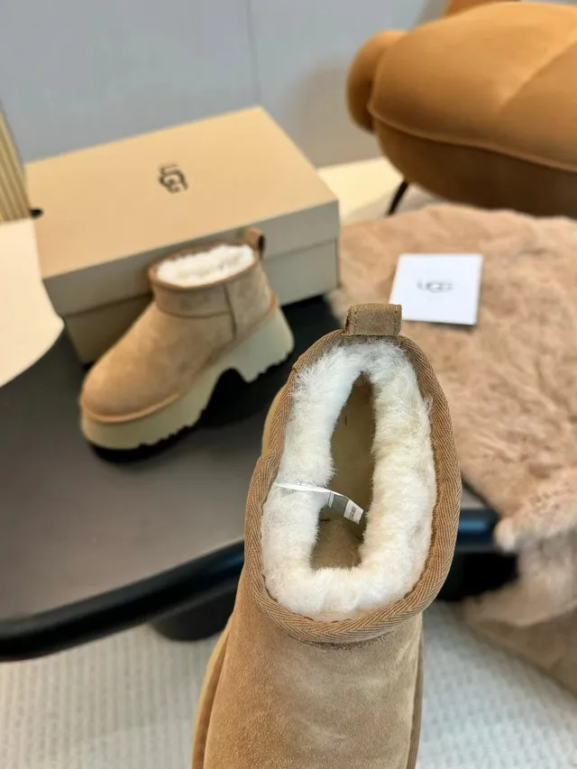 UGG Ultra Mini Beige White Platform Sole Suede Upper Snow Boots 6