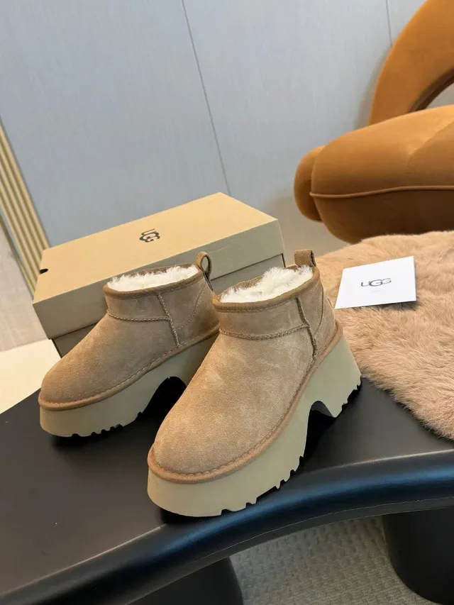 UGG Ultra Mini Beige White Platform Sole Suede Upper Snow Boots 7