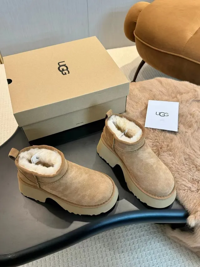 UGG Ultra Mini Beige White Platform Sole Suede Upper Snow Boots 8