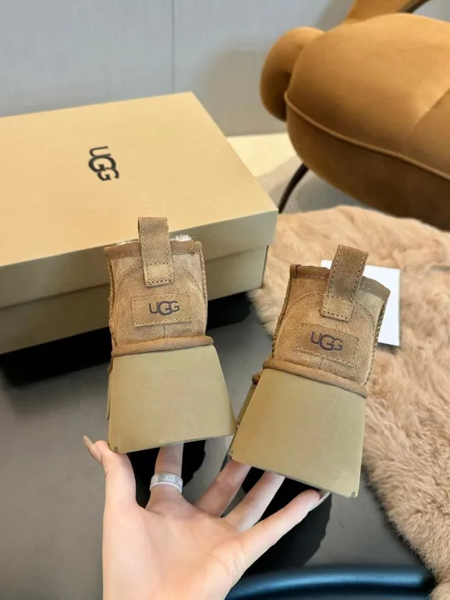 UGG Ultra Mini Beige White Platform Sole Suede Upper Snow Boots 9