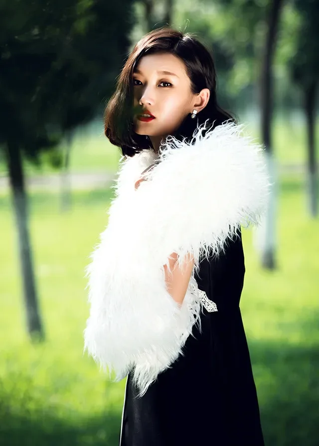 UGG White and Brown Patterned Fluffy Shawl 3