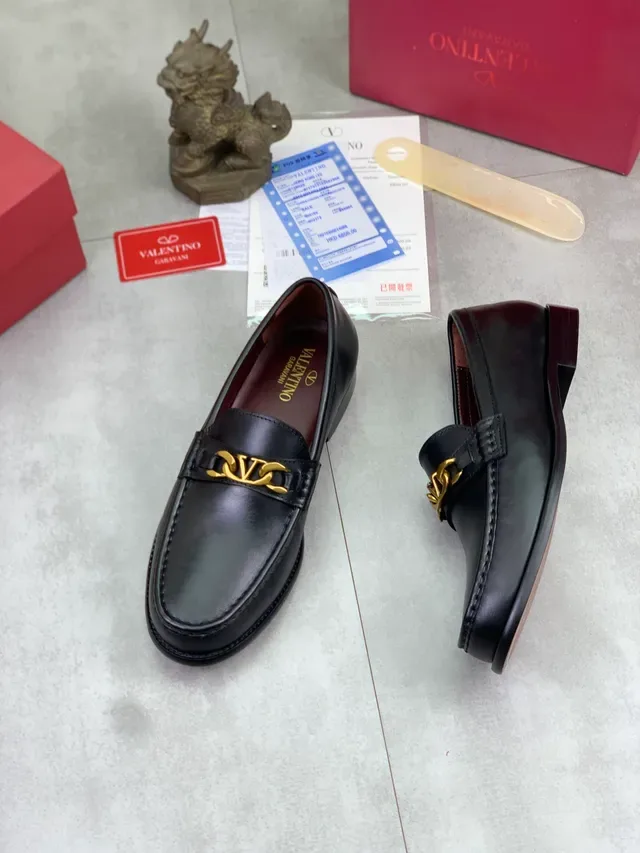 Valentino 黑金 抛光皮革 VLogo 链扣 乐福鞋 6