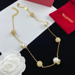 Valentino गोल्ड-टोन मोती और पव स्फियर नेकलेस