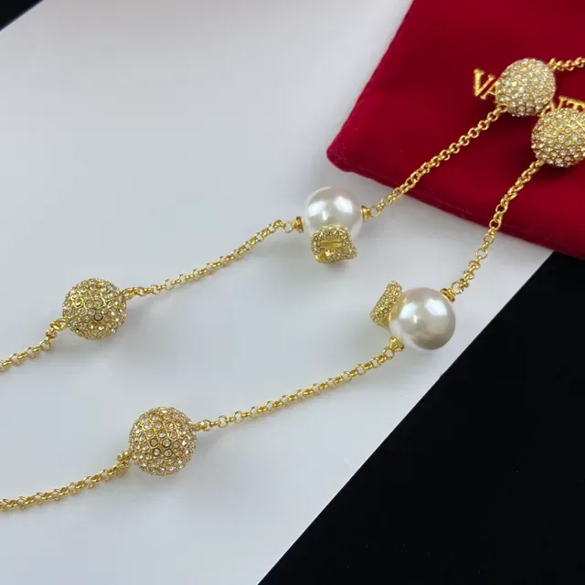 Valentino গোল্ড-টোন মুক্তা এবং প্যাভে স্ফিয়ার নেকলেস 4