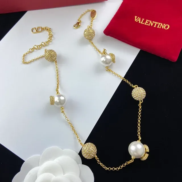 Valentino গোল্ড-টোন মুক্তা এবং প্যাভে স্ফিয়ার নেকলেস 5