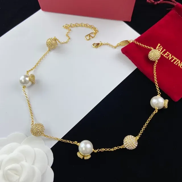 Valentino গোল্ড-টোন মুক্তা এবং প্যাভে স্ফিয়ার নেকলেস 6