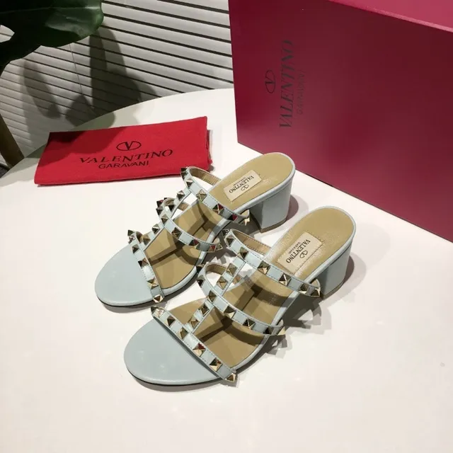 Valentino Rockstud Sandálias Gladiator studded em azul pálido 3