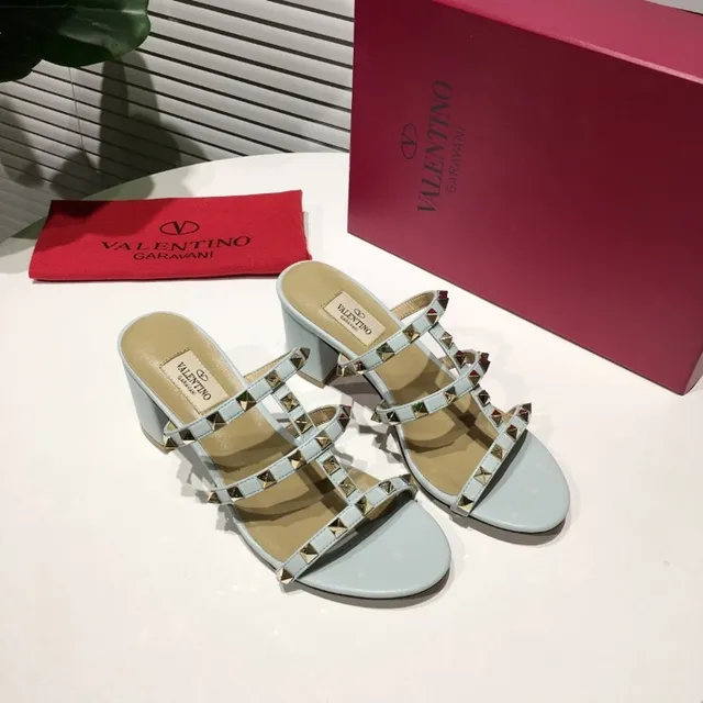 Valentino Rockstud Sandálias Gladiator studded em azul pálido 5