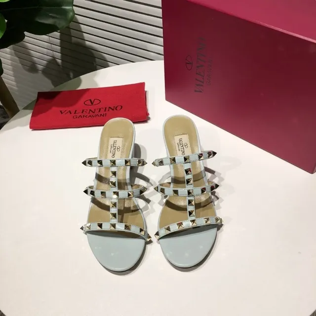 Valentino Rockstud Sandálias Gladiator studded em azul pálido 6