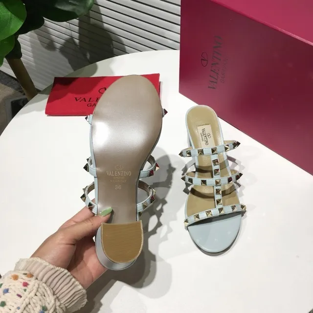 Valentino Rockstud Sandálias Gladiator studded em azul pálido 7