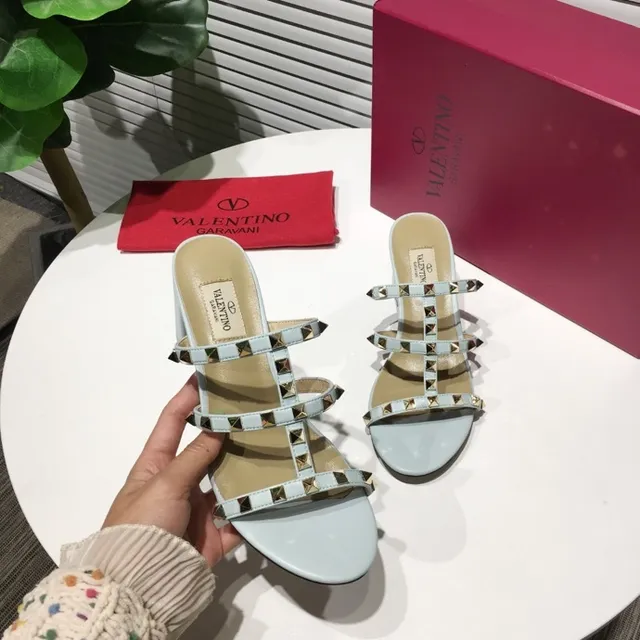 Valentino Rockstud Sandálias Gladiator studded em azul pálido 8