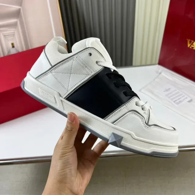 Valentino Rockstud Runner সাদা কালো ধূসর লাইফস্টাইল স্নীকার 4