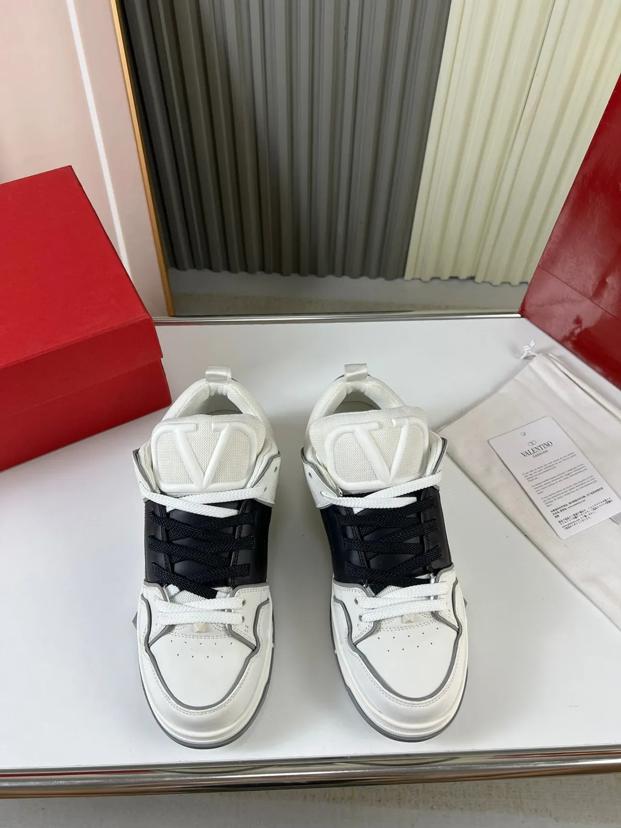 Valentino Rockstud Runner সাদা কালো ধূসর লাইফস্টাইল স্নীকার 8